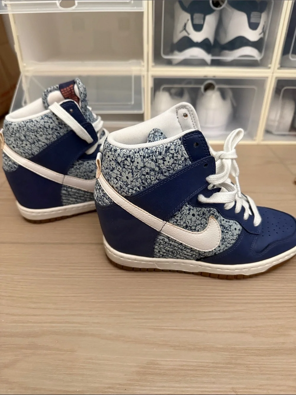 Nike navy accents